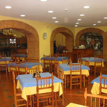 Hostal-Restaurante El Paisano Guadalema de los Quinteros Exterior foto