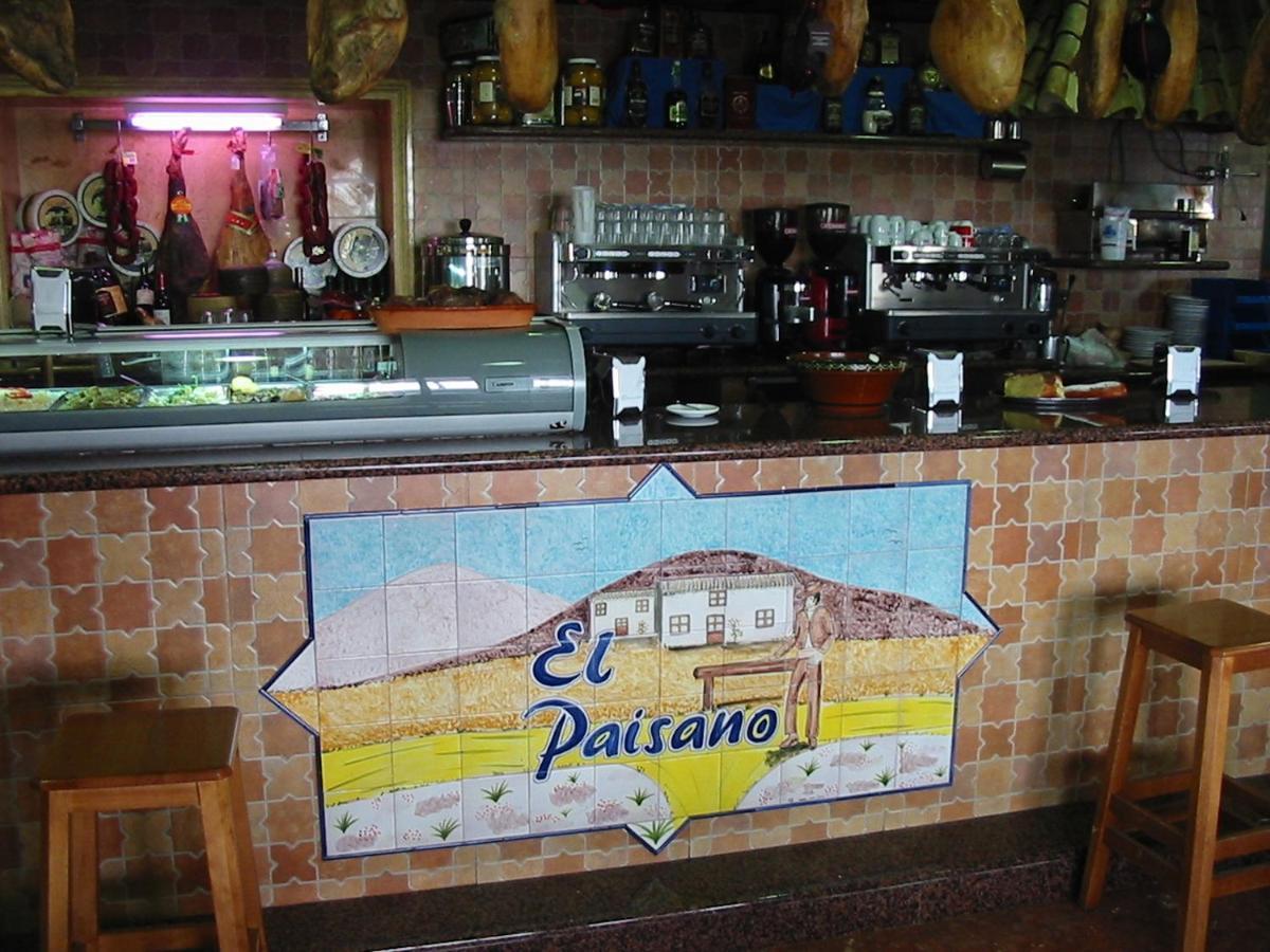 Hostal-Restaurante El Paisano Guadalema de los Quinteros Exterior foto