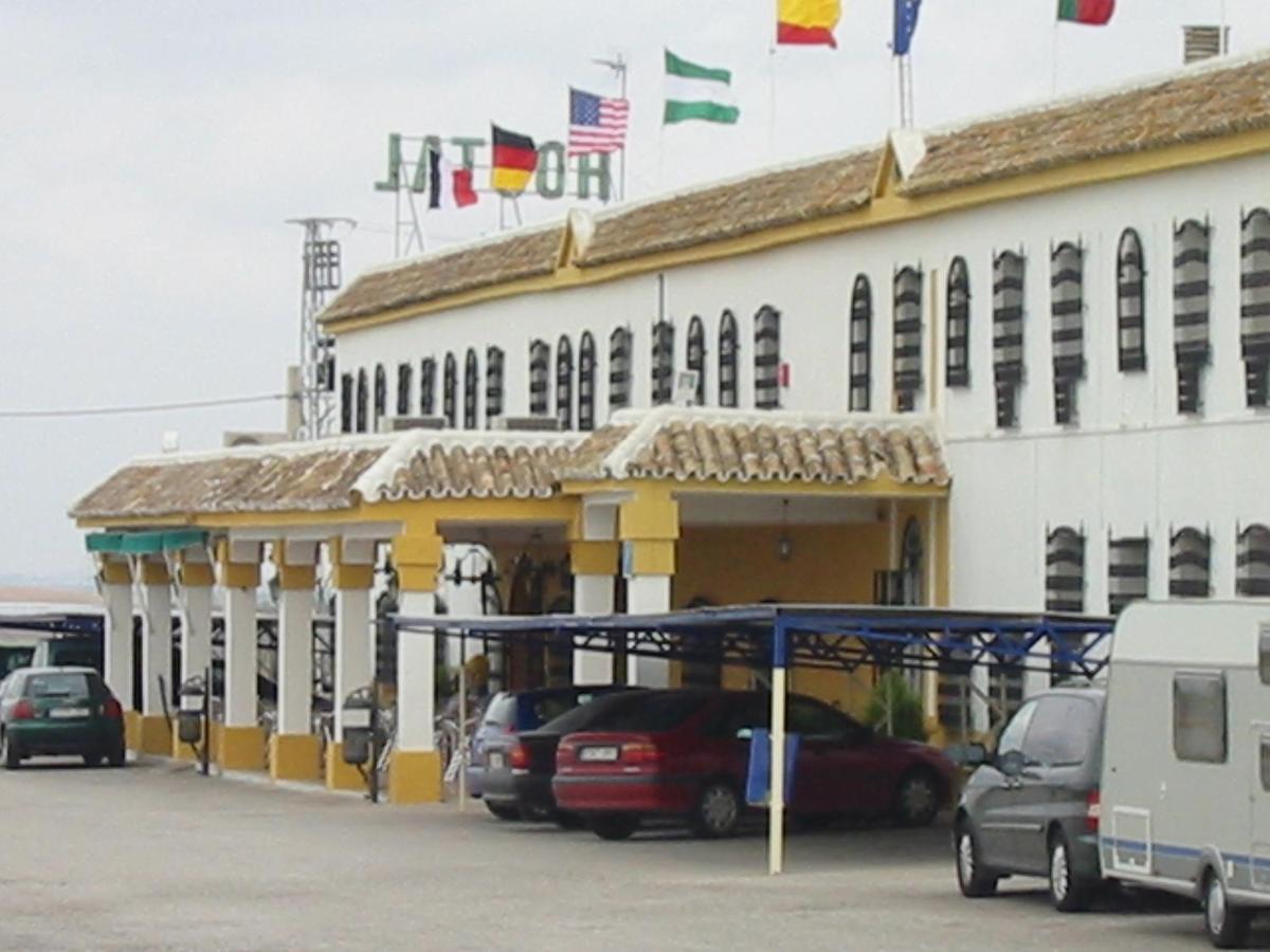 Hostal-Restaurante El Paisano Guadalema de los Quinteros Exterior foto